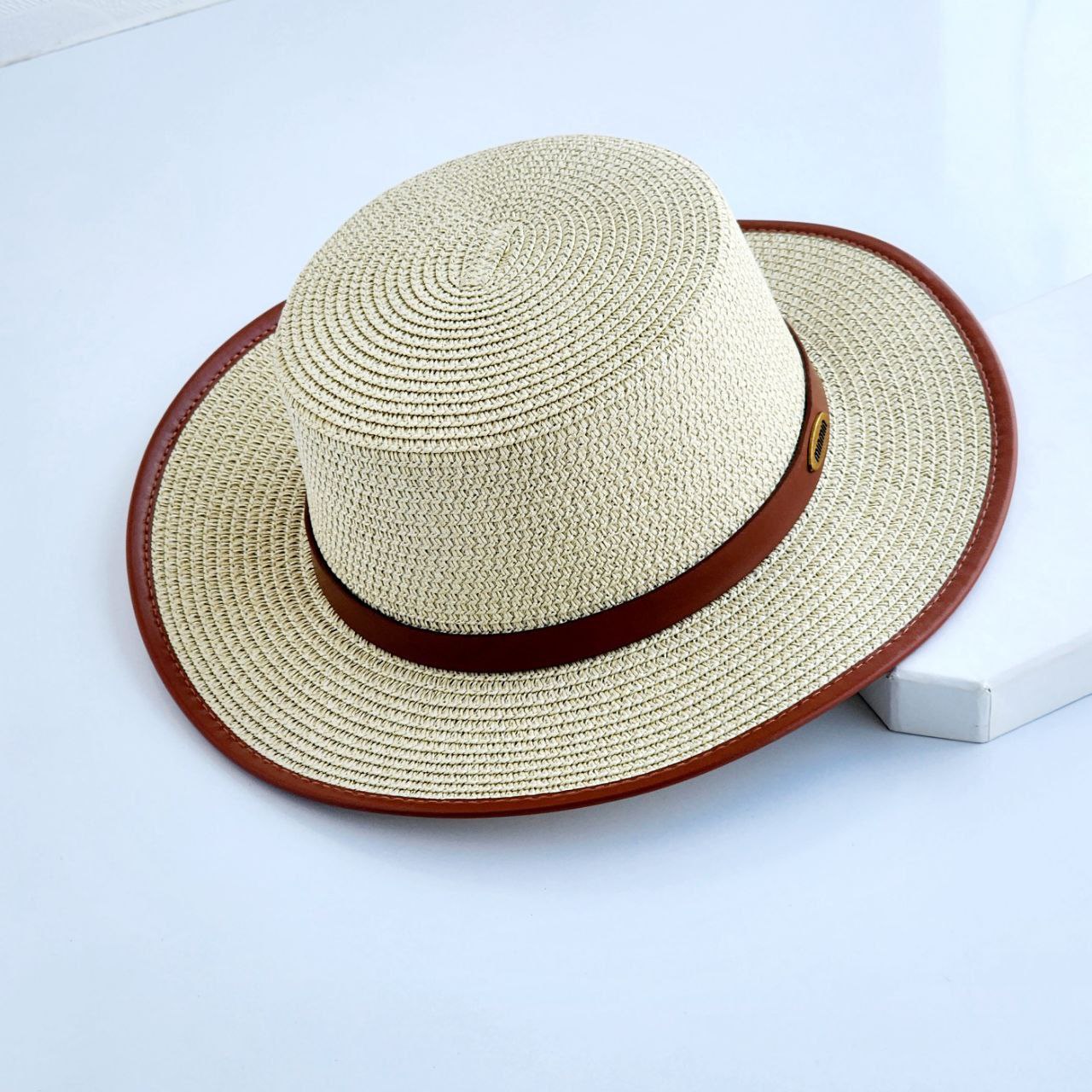 کلاه ساحلی نقاب کوتاه